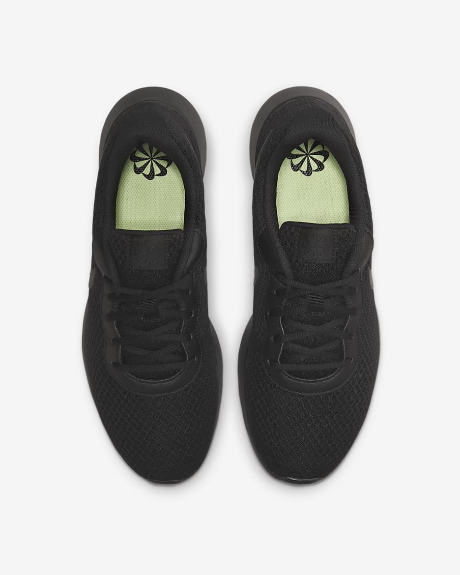 Nike Tanjun férficipő - Fekete/Barely Volt/Fekete