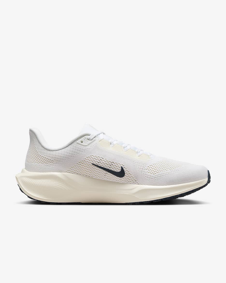 Nike Pegasus 41 PQ Straßenlaufschuh (Herren) - Weiß/Hyper Crimson/Pale Ivory/Armory Navy