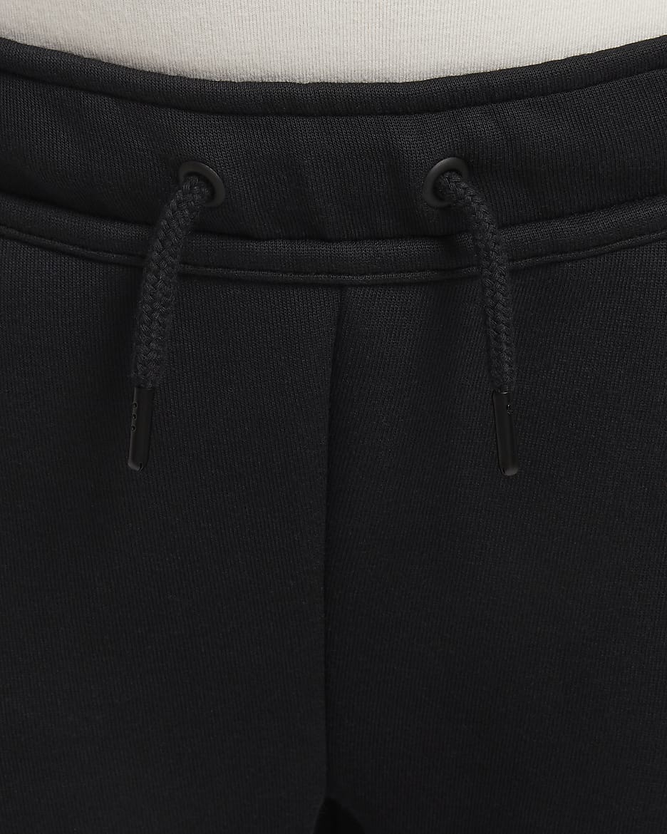 Nike Sportswear Tech Fleece Jogger mit reflektierenden Elementen (ältere Kinder) - Schwarz