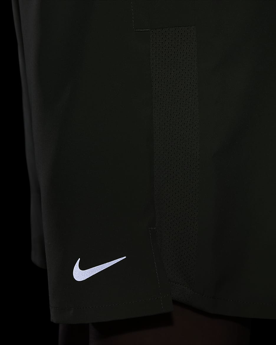 กางเกงเทรนนิ่งขาสั้นเด็กโต Nike Dri-FIT Challenger (ชาย) - Oil Green/Oil Green