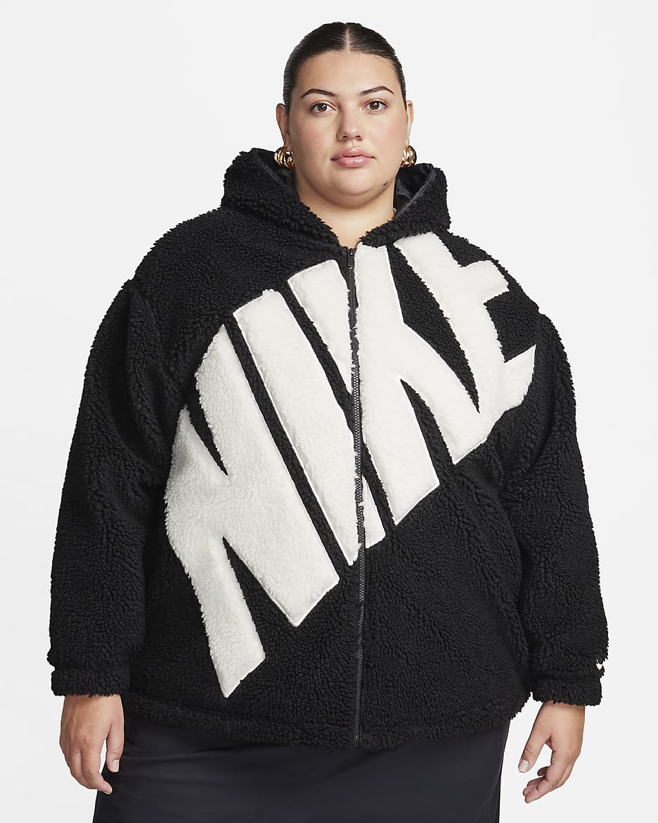 Veste en tissu Fleece à poils longs et logo Nike Sportswear pour femme (grande taille) - Noir/Sail