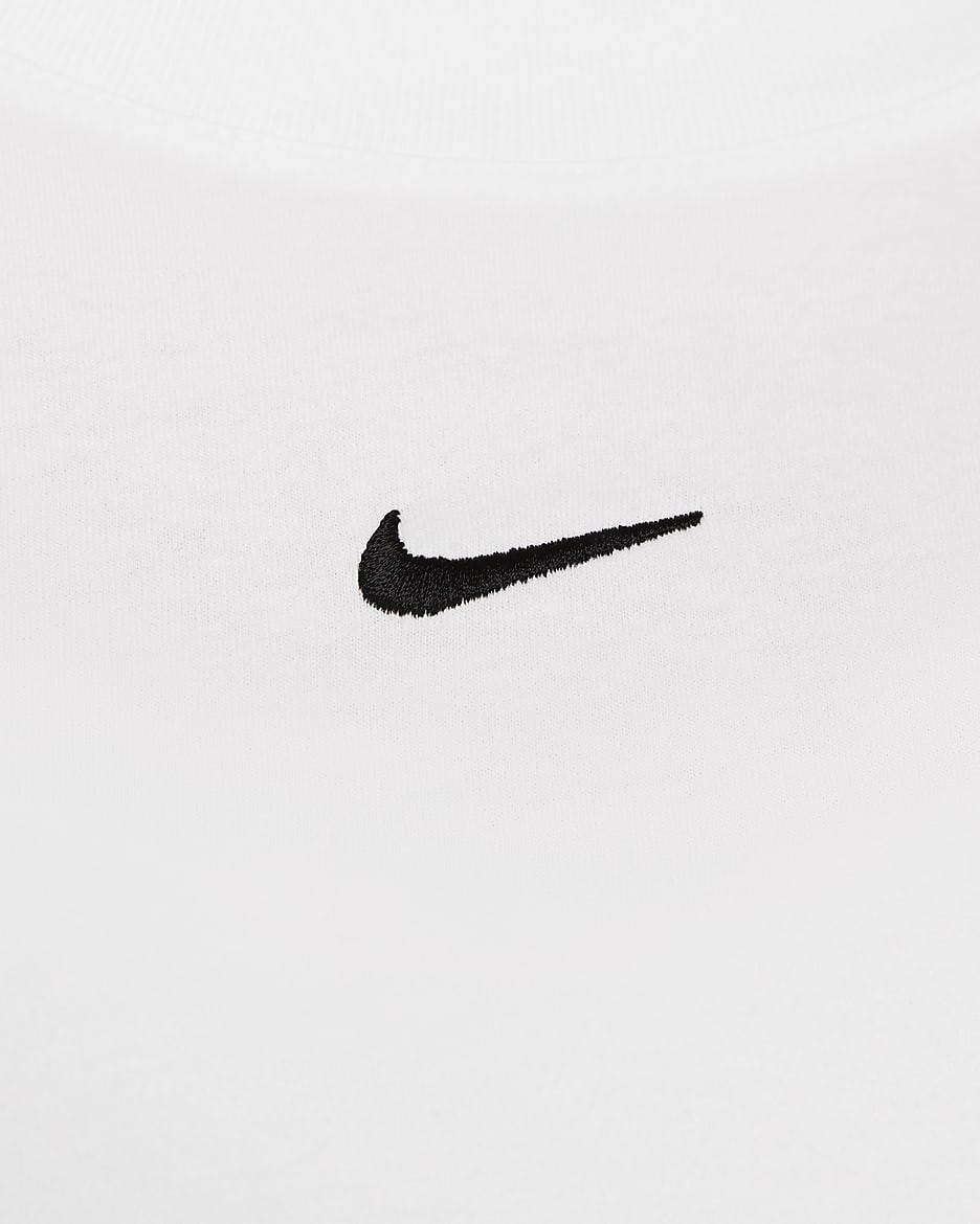 T-shirt Nike Sportswear Essential para mulher (tamanhos grandes) - Branco/Preto