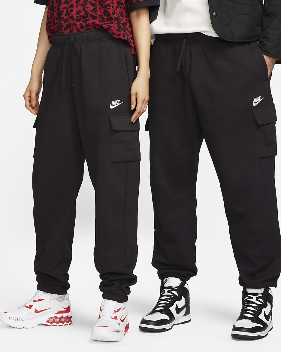 Nike Sportswear Club Fleece Women's Mid-Rise Oversized Cargo Sweatpants - Black/White
