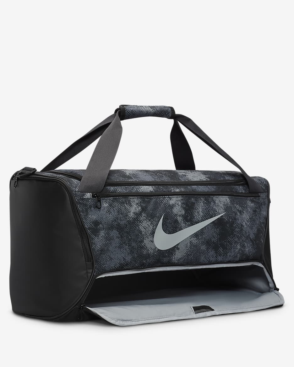 กระเป๋า Duffel Nike Brasilia (ขนาดกลาง, 60 ล.) - Iron Grey/ดำ/Light Smoke Grey