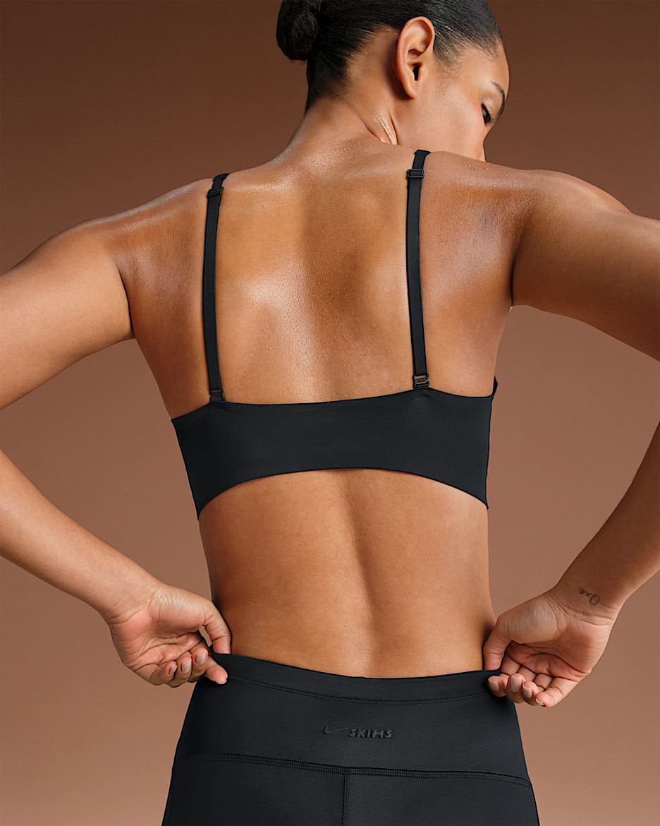 NikeSKIMS Shine Women's V-Neck Bra