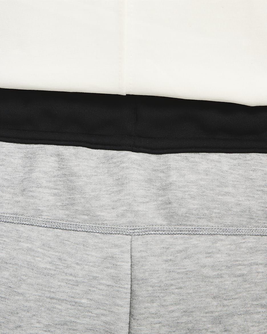 Nike Sportswear Tech Fleece férfi szabadidőnadrág - Dark Grey Heather/Fekete/Fehér