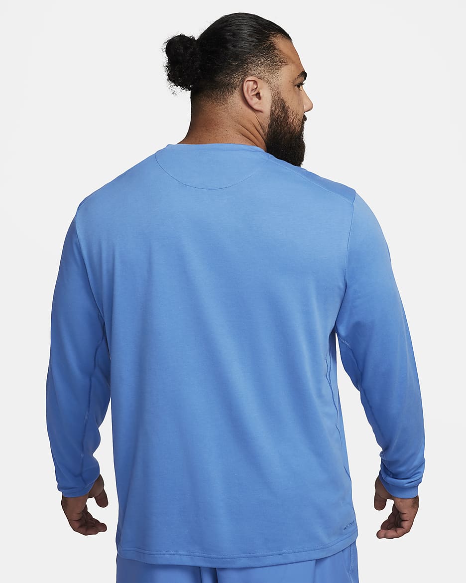 Playera de manga larga Dri-FIT versátil para hombre Nike Primary - Estrella azul/Estrella azul