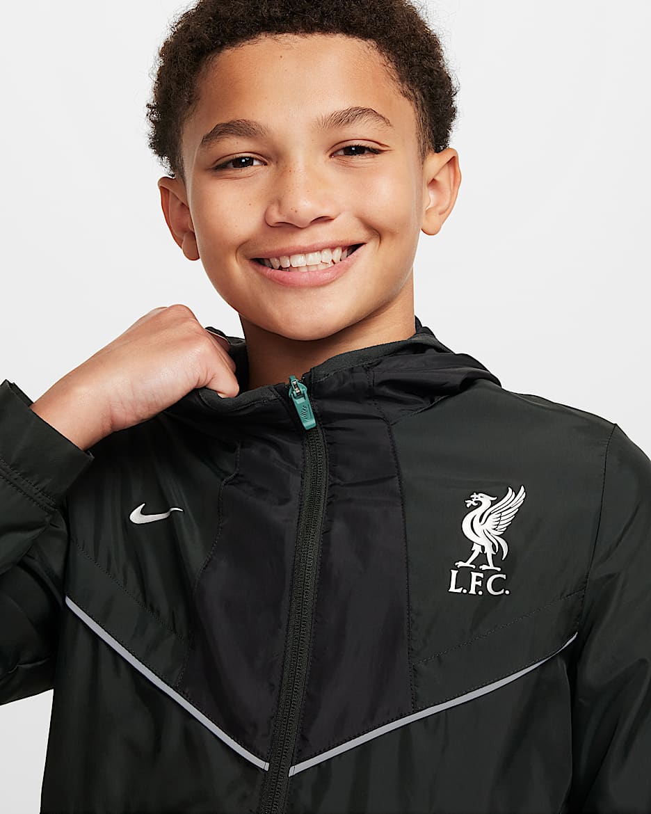 Fotbalová větrovka Nike Liverpool FC Amplify Windrunner pro větší děti (chlapce) - Night Forest/Černá/Metallic Silver