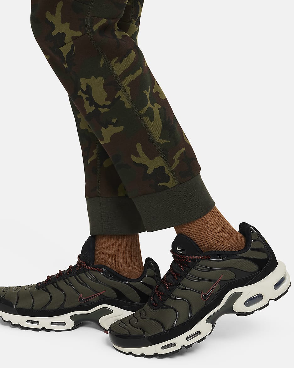 Nike Sportswear Tech Fleece-camo-joggers til større børn (drenge) - sort/Sequoia/sort