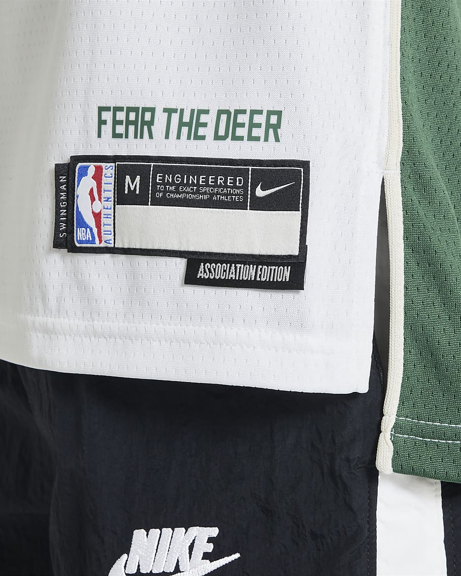 Milwaukee Bucks 2022/23 Association Edition Nike Dri-FIT NBA Swingman mez nagyobb gyerekeknek - Fehér