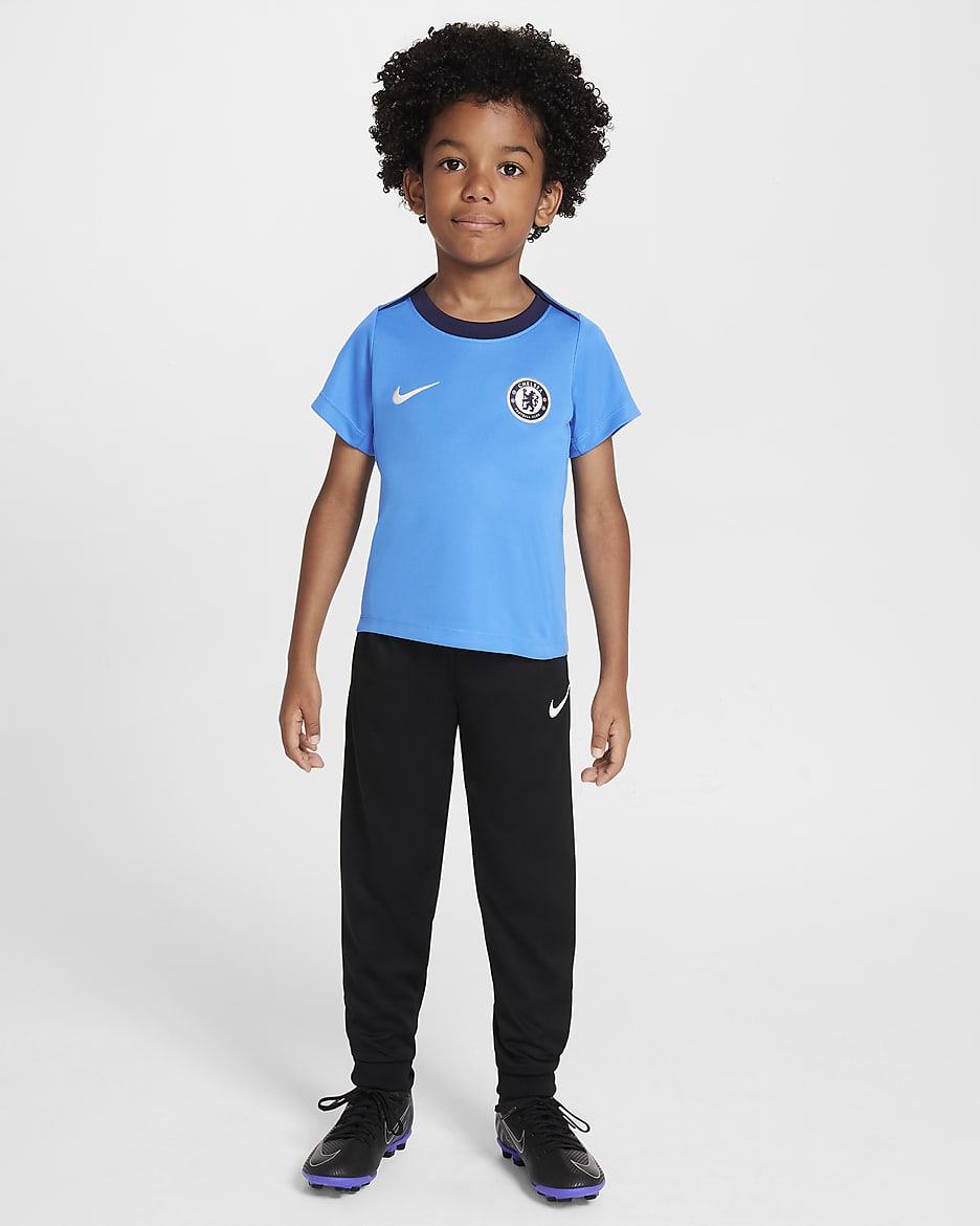 Chelsea F.C. Academy Pro Younger Kids' Nike Dri-FIT Football Short-Sleeve Top - Light Photo Blue/Obsidian/Guava Ice