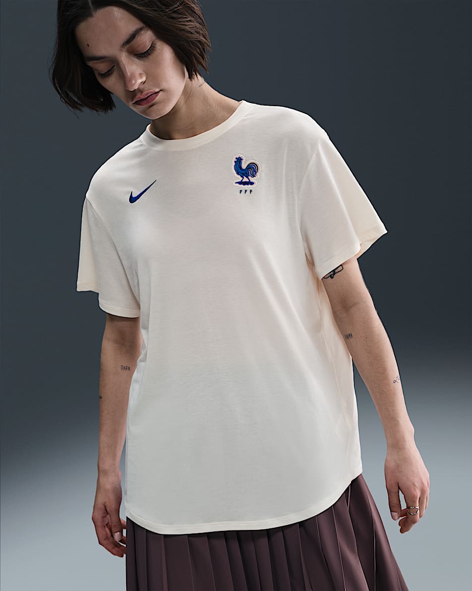 FFF Relaxed Women's Nike One Dri-FIT Football Short-Sleeve Top - Pale Ivory/Washed Coral/Bright Blue