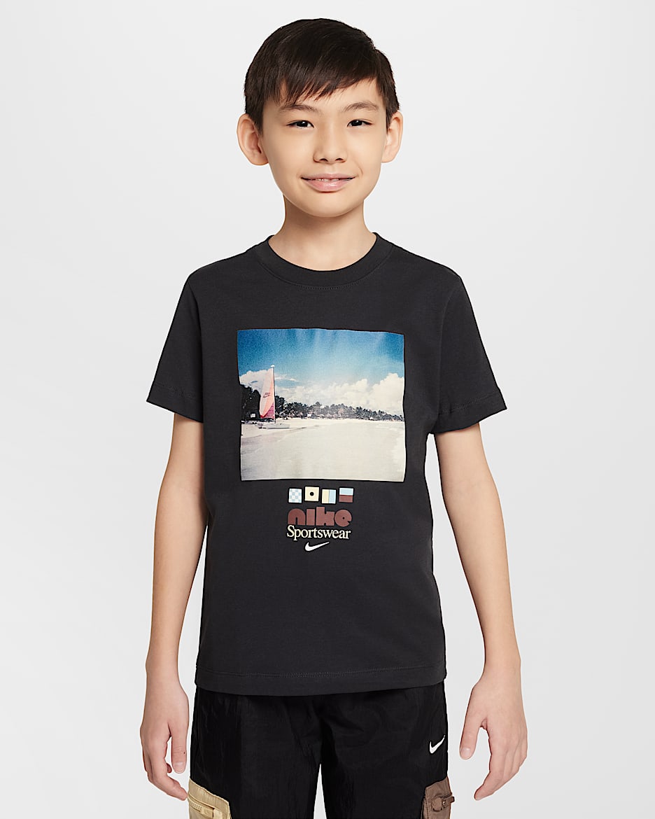 Playera de cuello redondo para niños talla grande Nike Sportswear - Sombrío apagado/Rojo sepia