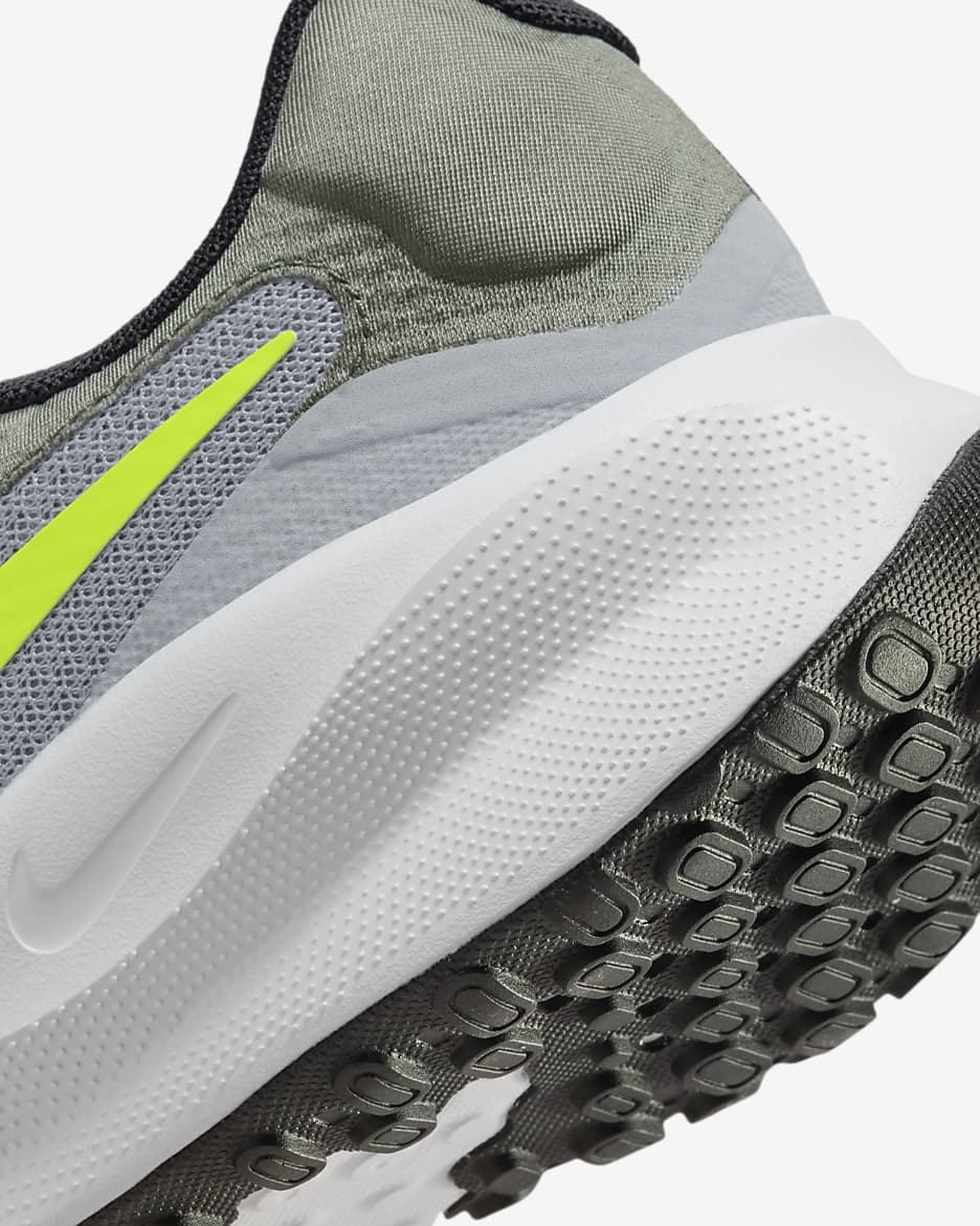 Tenis para correr en pavimento para hombre Nike Revolution 7 - Gris lobo/Gris humo/Negro/Volt