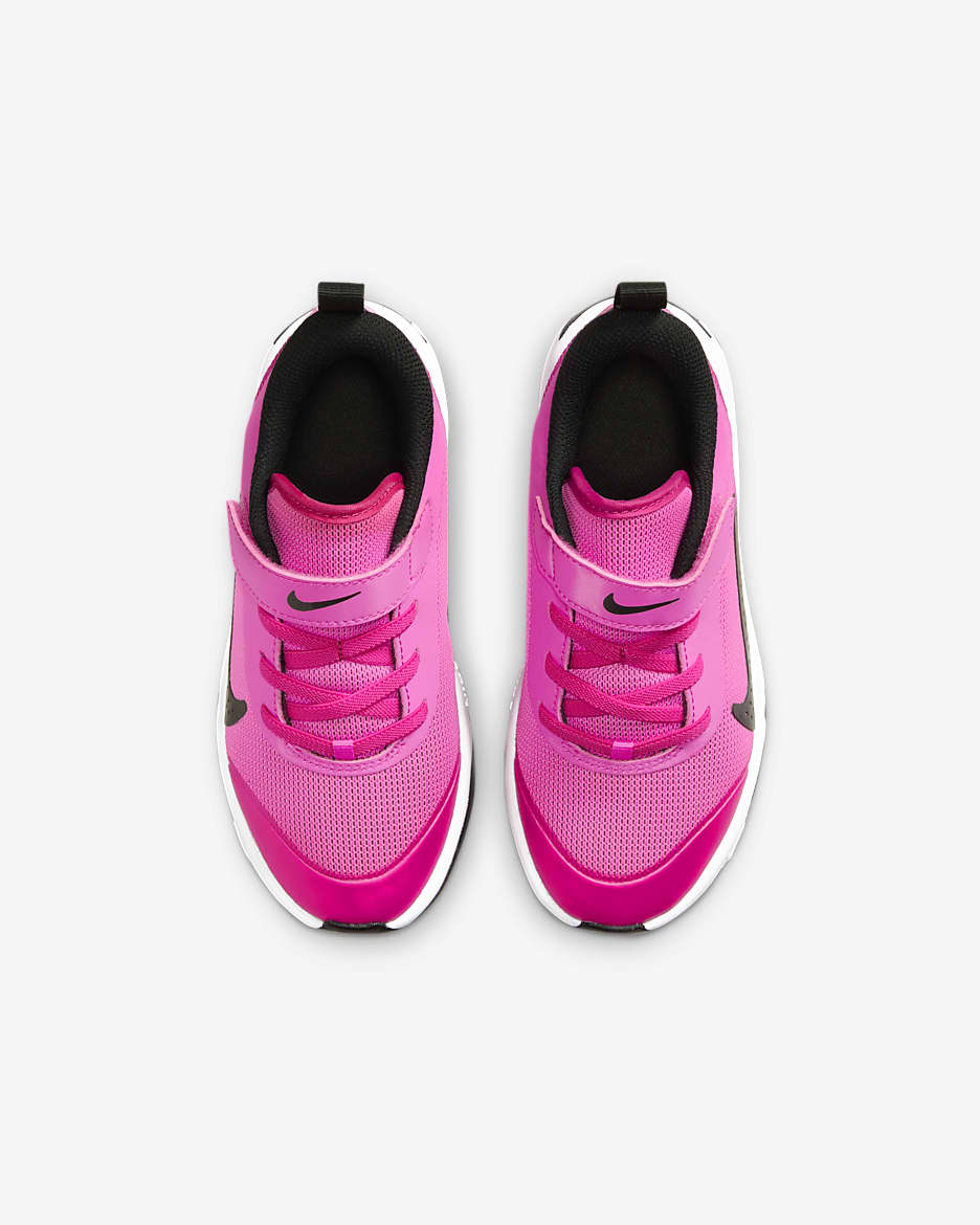 Nike Omni Multi-Court Schuh für jüngere Kinder - Laser Fuchsia/Weiß/Schwarz