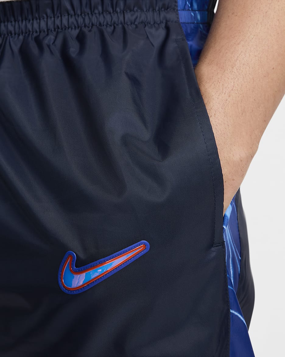 Tuta da calcio in tessuto con cappuccio Nike Chelsea FC – Uomo - Ossidiana/Ossidiana/Bianco