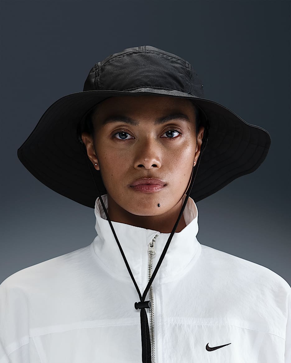 Gorro tipo pescador de visera ancha Nike Apex - Negro