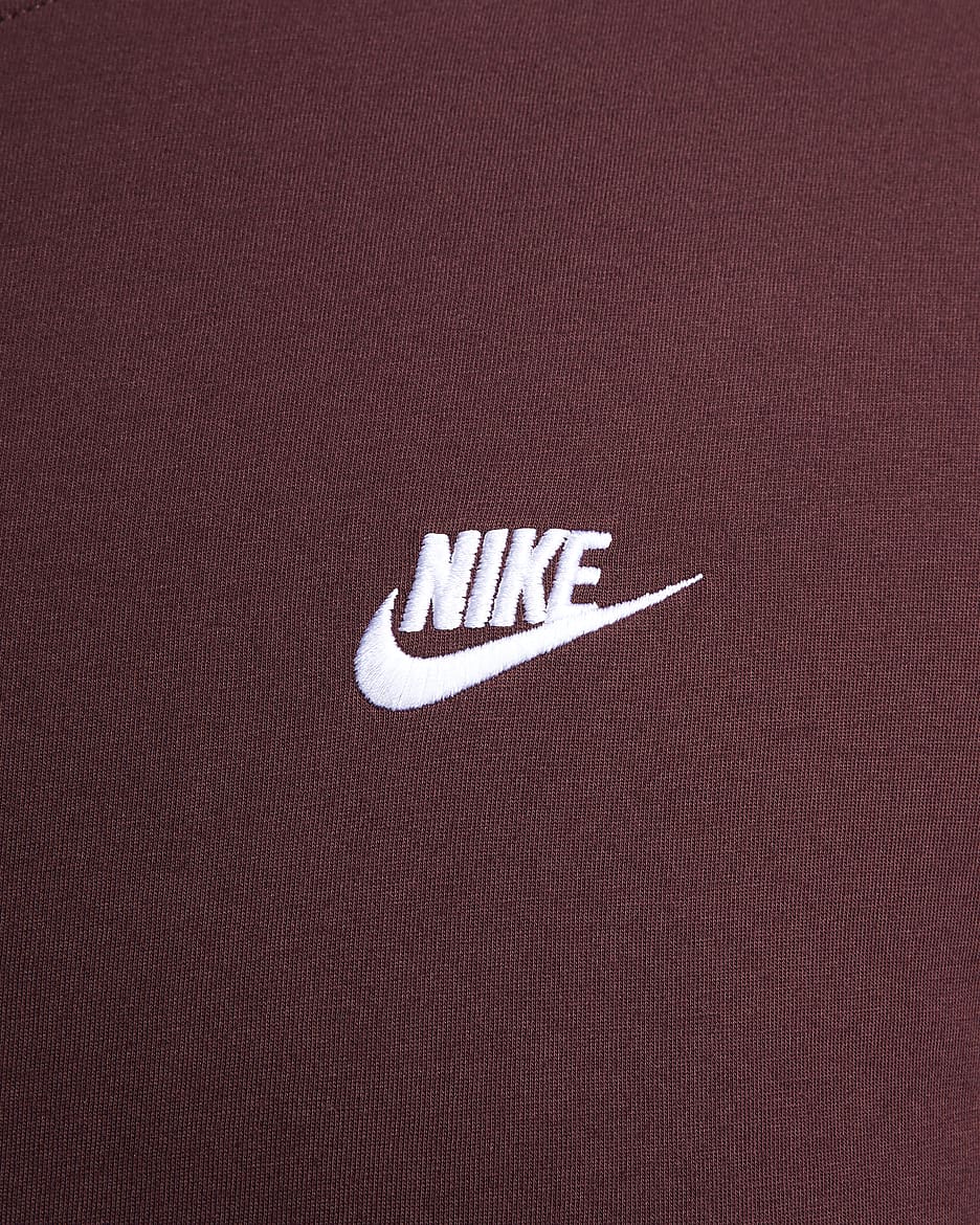 Nike Sportswear Club Herren-T-Shirt - Burgundy Crush