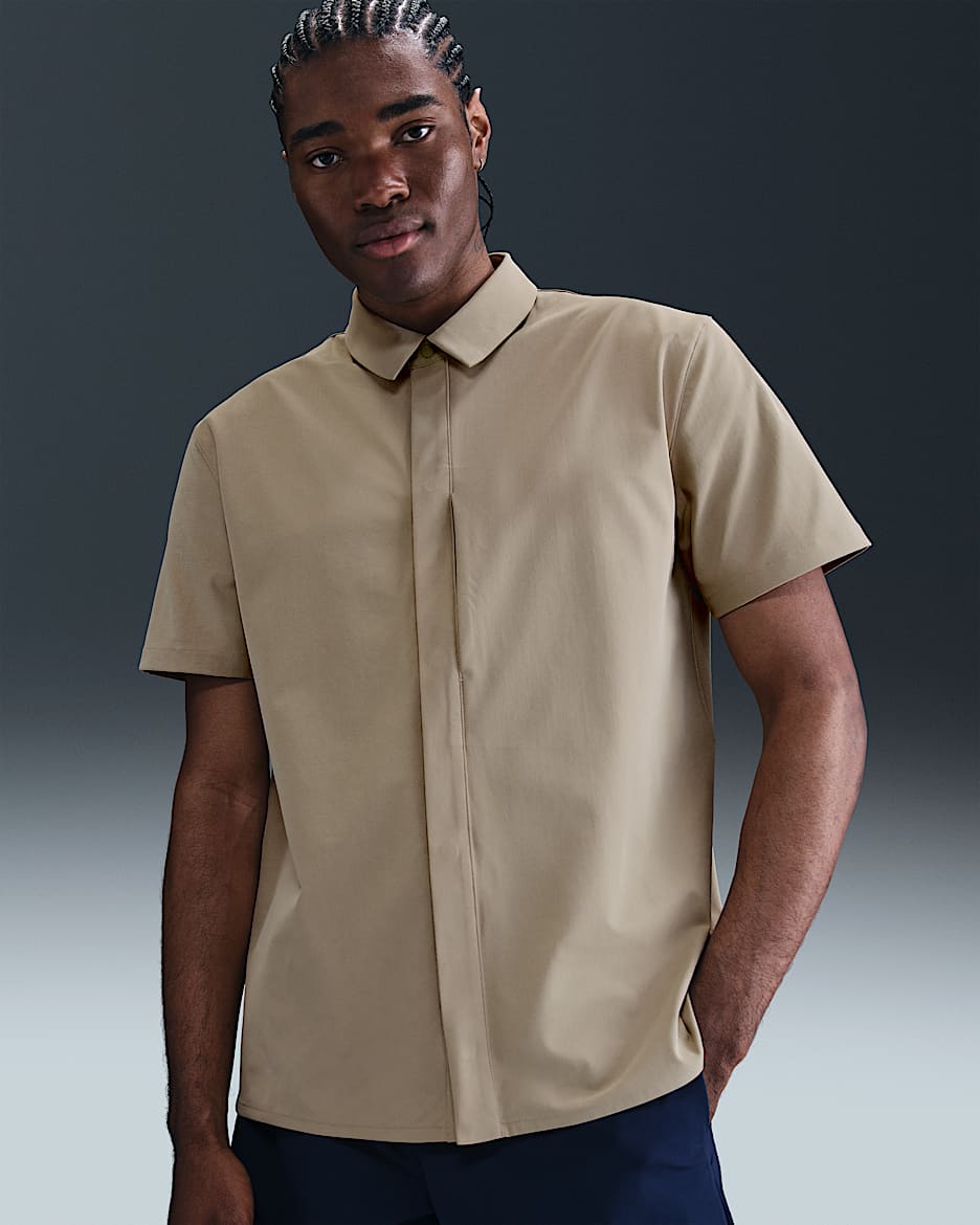 Camisa con botones de manga corta Dri-FIT para hombre Nike 24.7 PerfectStretch - Caqui desierto/Caqui