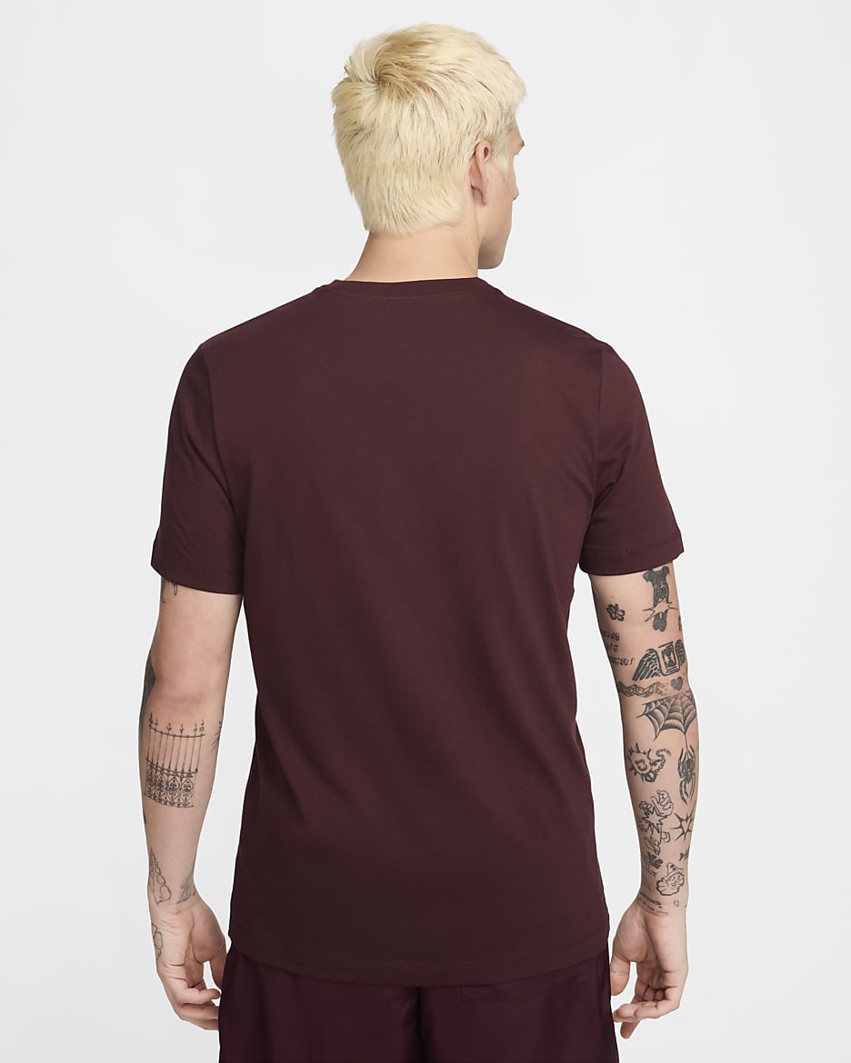 T-shirt Nike Sportswear Club pour Homme - Burgundy Crush