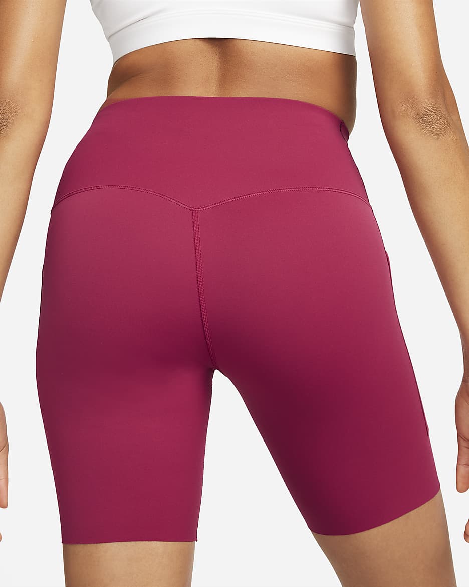 Shorts de ciclismo con bolsillos de 20 cm de tiro alto y media sujeción para mujer Nike Universa - Rojo noble/Negro