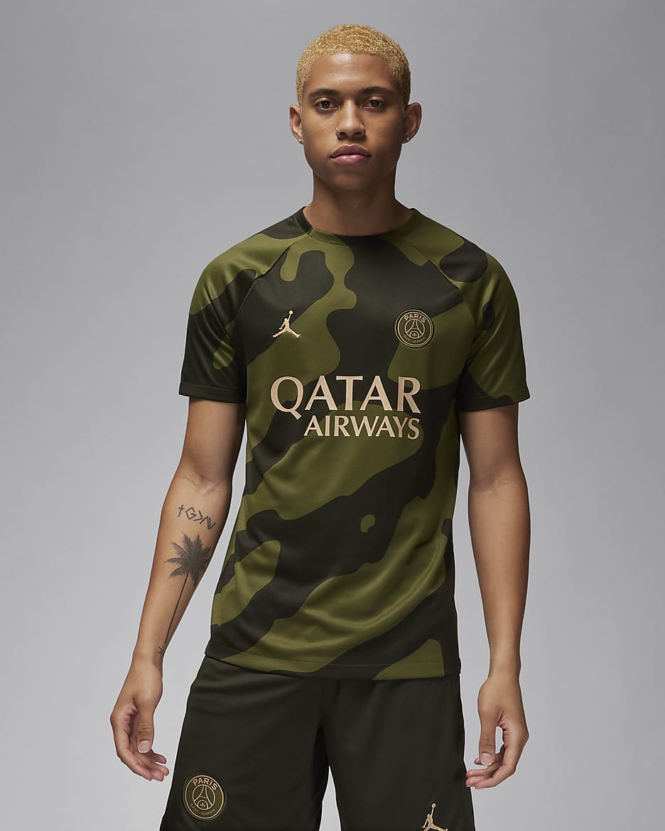 パリ サンジェルマン (PSG) アカデミー プロ フォース メンズ ジョーダン Dri-FIT サッカー プレマッチ トップ - ラフグリーン/セコイア/ダークオブシディアン/ヘンプ