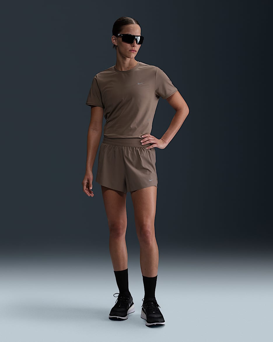 Nike Swift Dri-FIT 2-in-1 hardloopshorts met halfhoge taille voor dames - Mink Brown