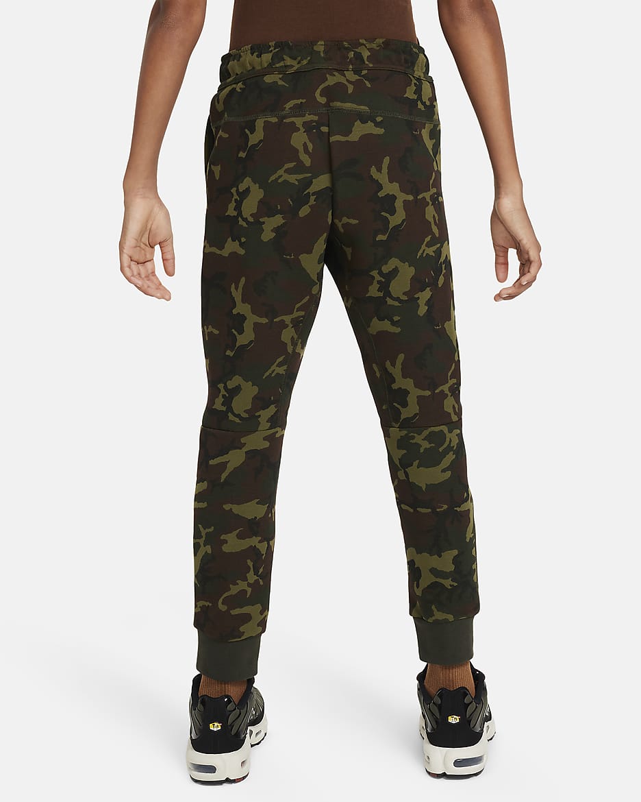 Nike Sportswear Tech Fleece Camo-Jogger für ältere Kinder (Jungen) - Schwarz/Sequoia/Schwarz