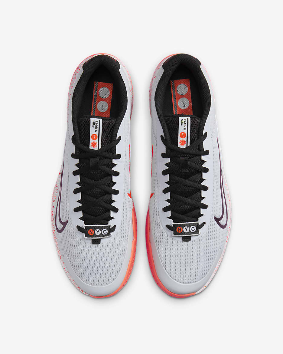 Chaussure de tennis pour surface dure NikeCourt Vapor Lite 2 Premium pour homme - Pure Platinum/Hyper Crimson/Noir