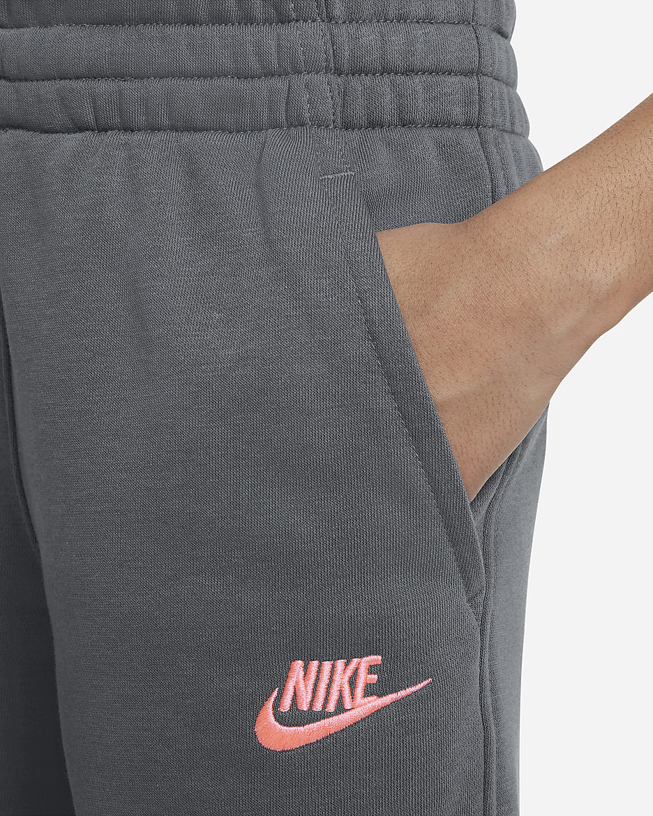 Σορτς από ύφασμα French Terry Nike Sportswear Club Fleece για μεγάλα παιδιά - Iron Grey/Sunset Pulse