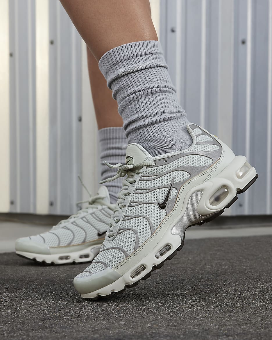 Nike Air Max Plus Women's Shoes - Light Silver/Chrome/Light Bone/Black