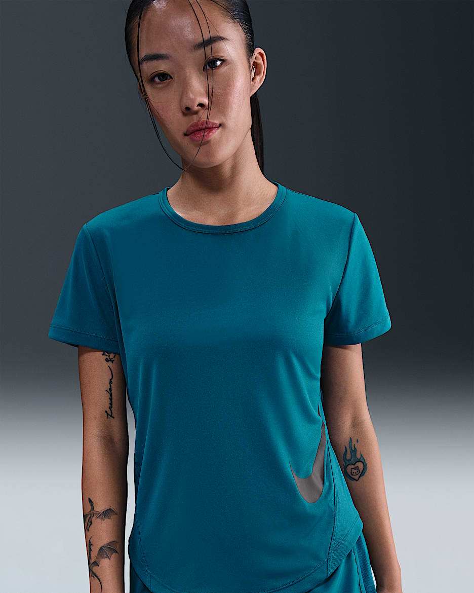 ナイキ テンポ スウッシュ ラン ウィメンズ Dri-FIT ショートスリーブ ランニングトップ - グリーンアビス/ブラック