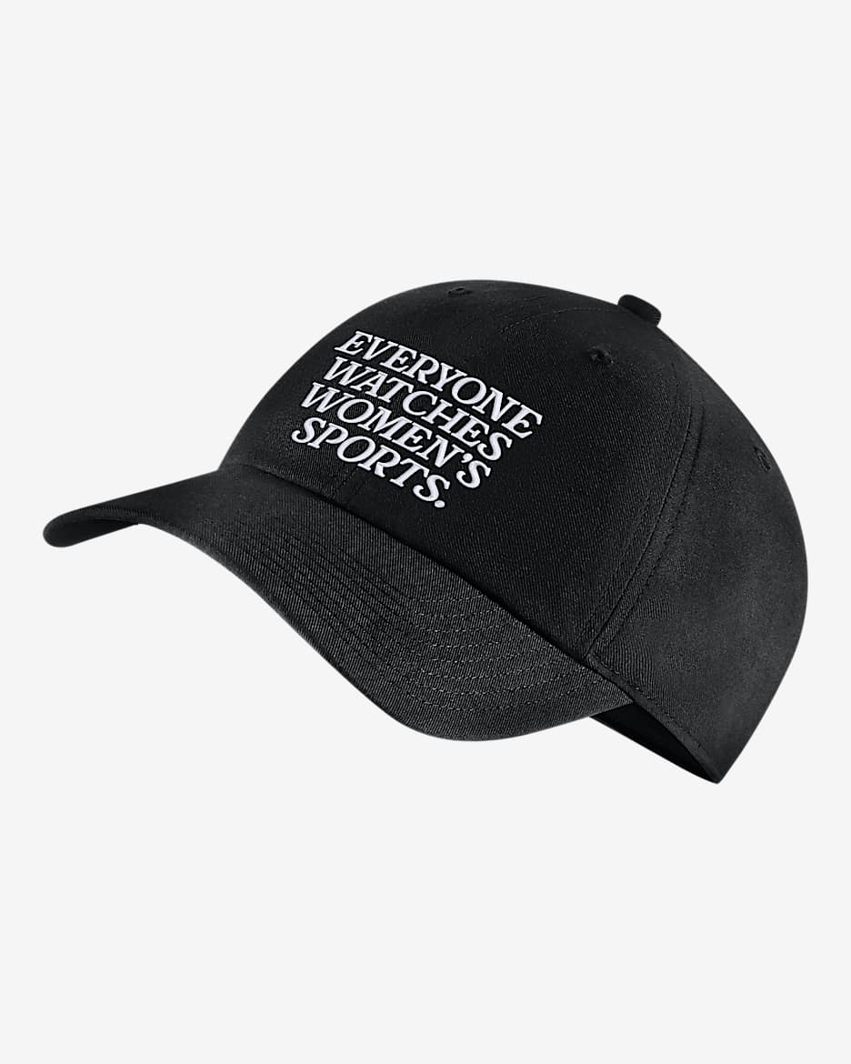 Gorra Nike by TOGETHXR Everyone Watches Women's Sports™ - Sombrío apagado