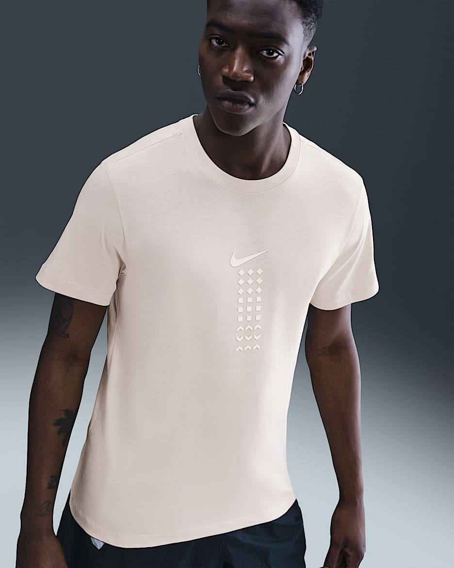 Nike Sportswear T-Shirt (Herren) - Light Bone