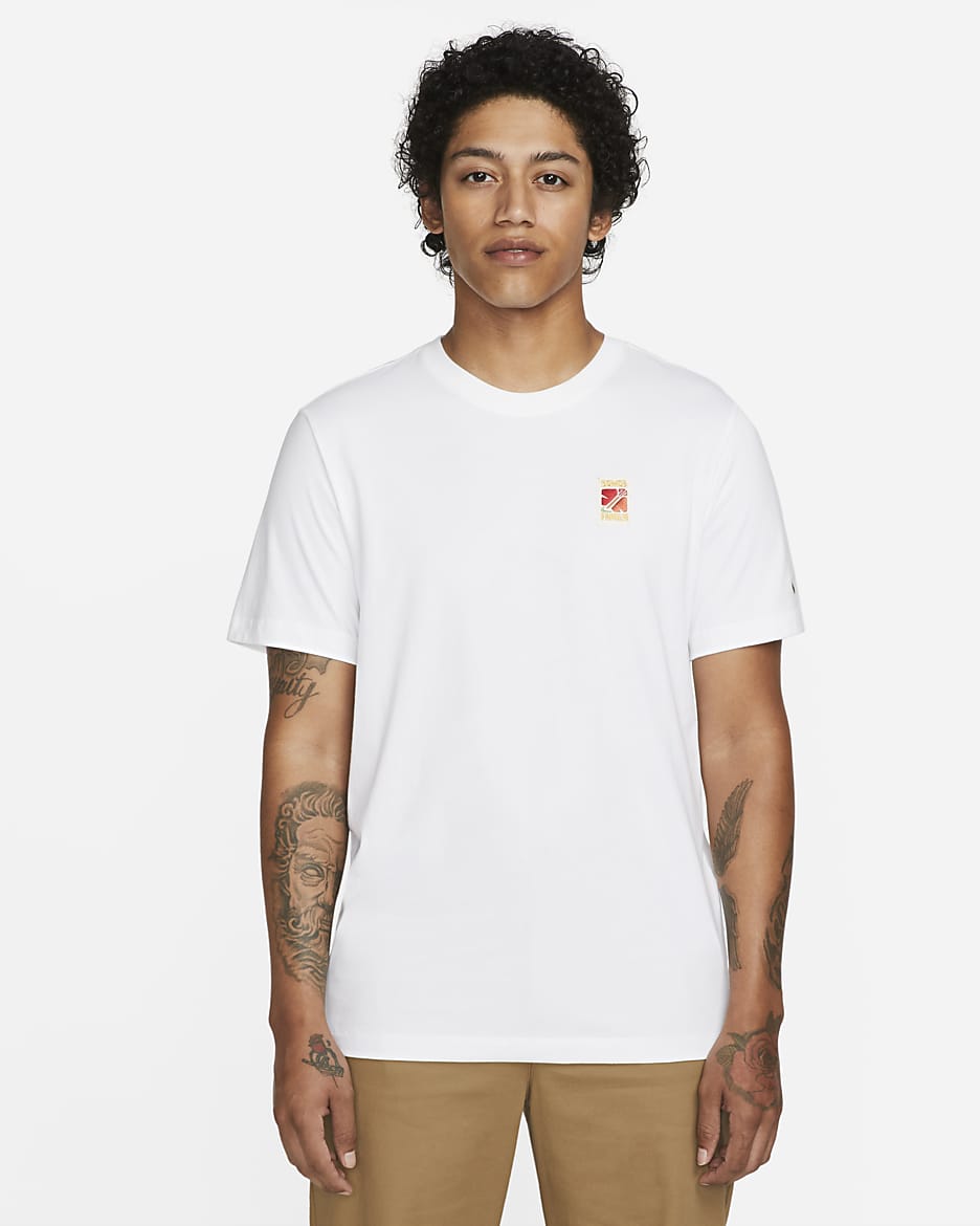 Nike Sportswear Somos Familia Men's T-Shirt - White/Chlorophyll