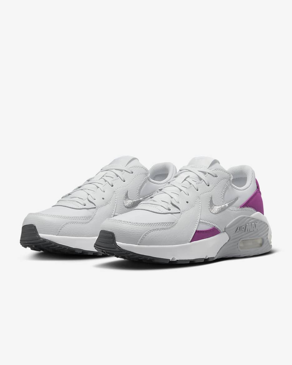 Tenis para mujer Nike Air Max Excee - Polvo fotón/Gris lobo/Fucsia cálido/Plata metalizado