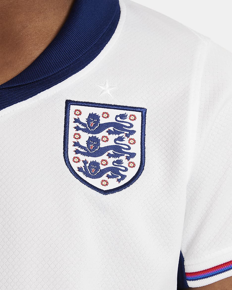 Conjunto de três peças de futebol de réplica Nike do equipamento principal Stadium Inglaterra 2024/25 para criança - Branco/Azul Void