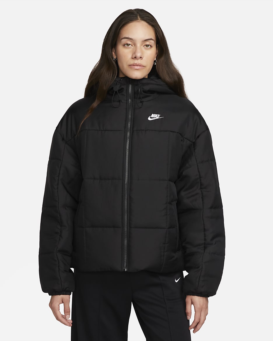 Nike Sportswear Classic Puffer Therma-FIT ruimvallend damesjack met capuchon - Zwart/Wit