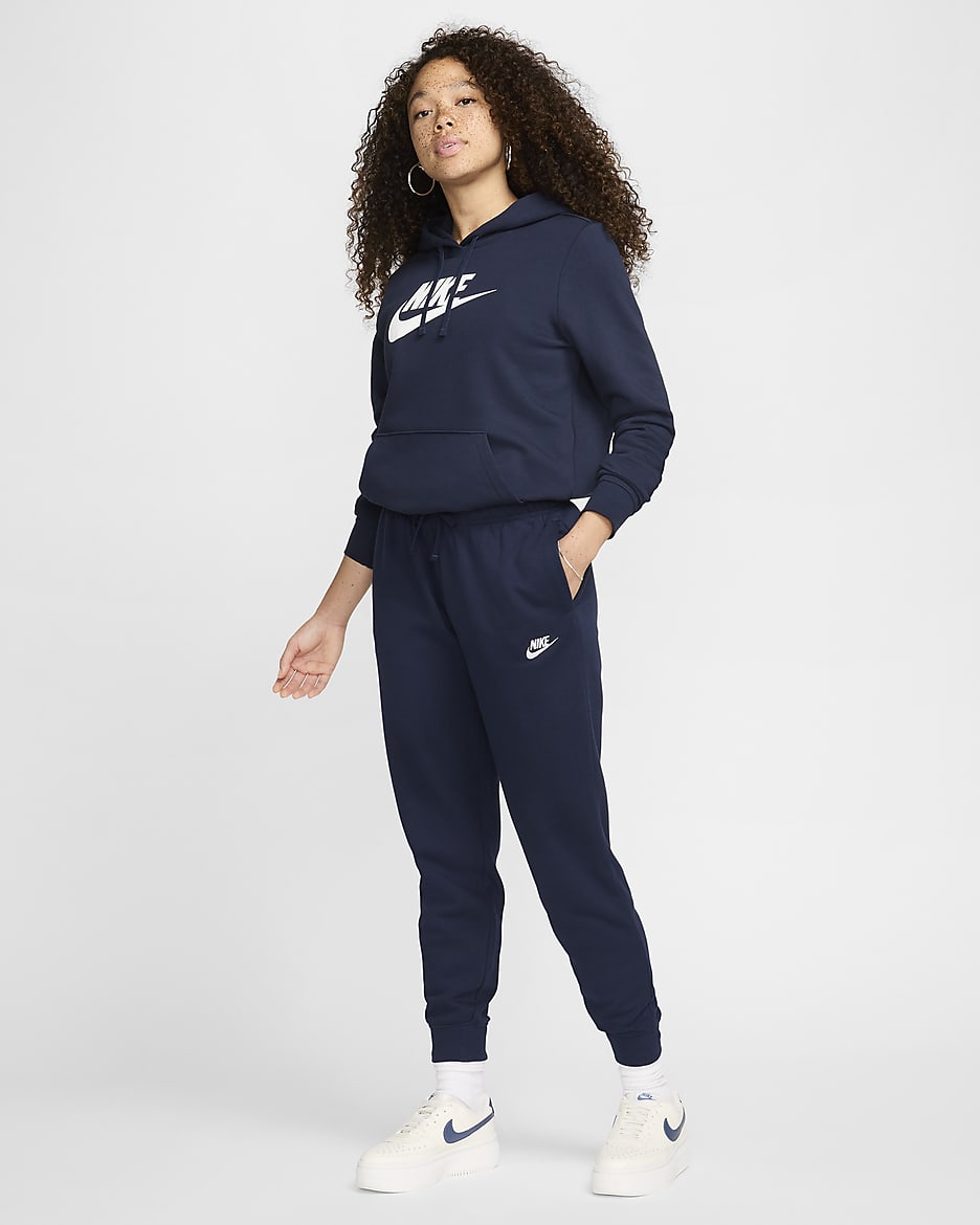 Joggers de tiro medio para mujer Nike Sportswear Club Fleece - Obsidiana/Blanco