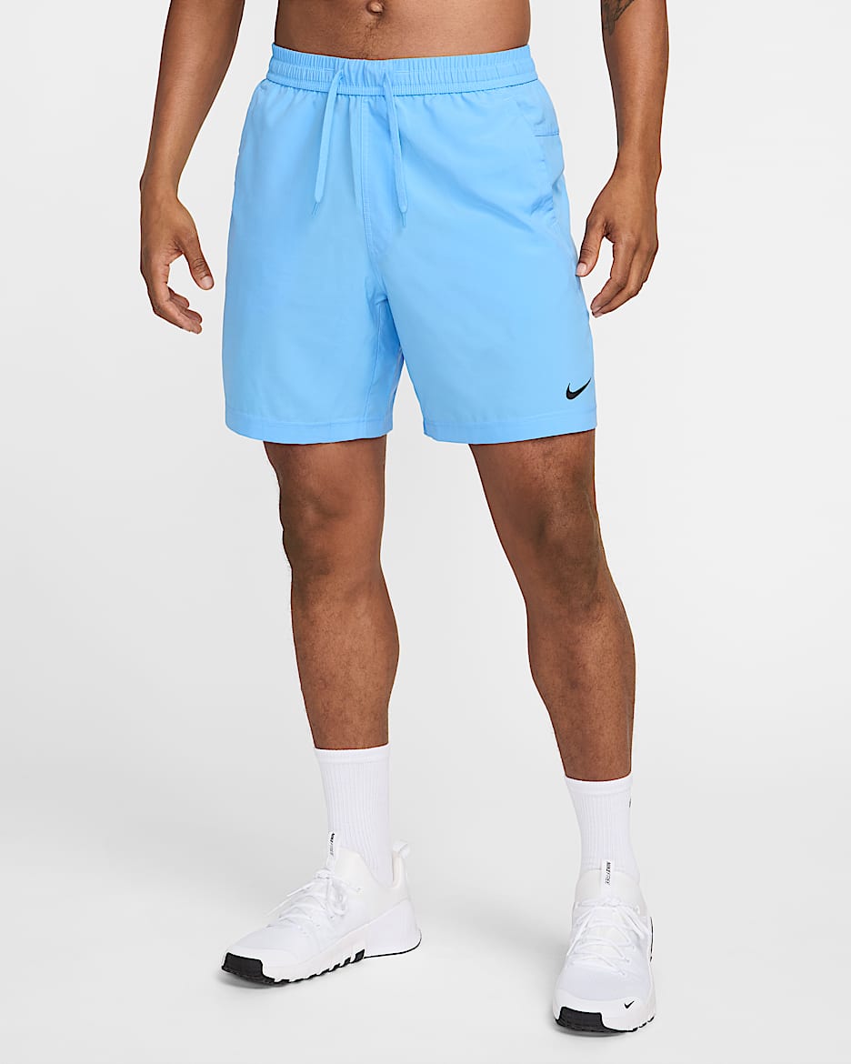 Shorts Dri-FIT de 18 cm versátiles sin forro para hombre Nike Form - Azul universitario/Negro
