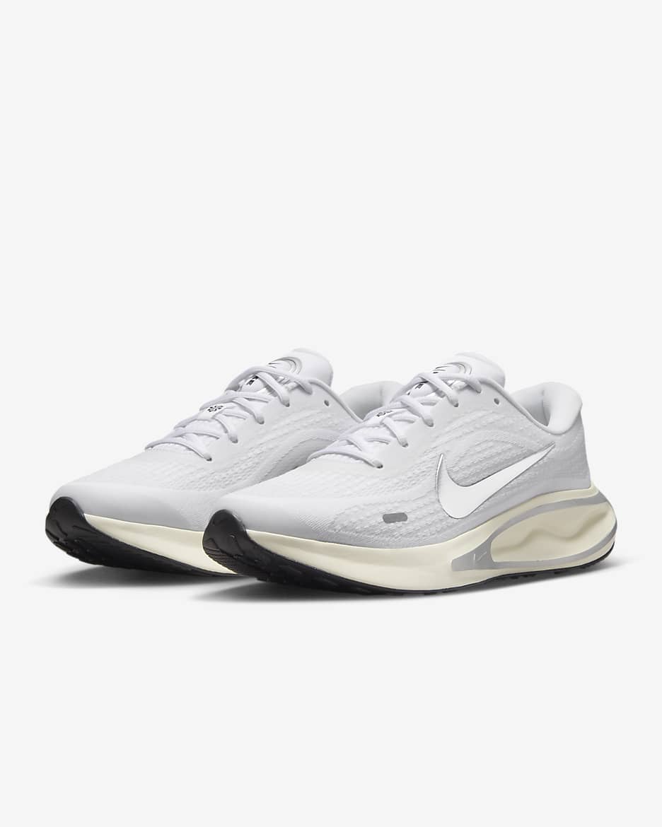 Tenis de correr en pavimento para mujer Nike Journey Run - Blanco/Tinte platino/Leche de coco/Plata metalizado