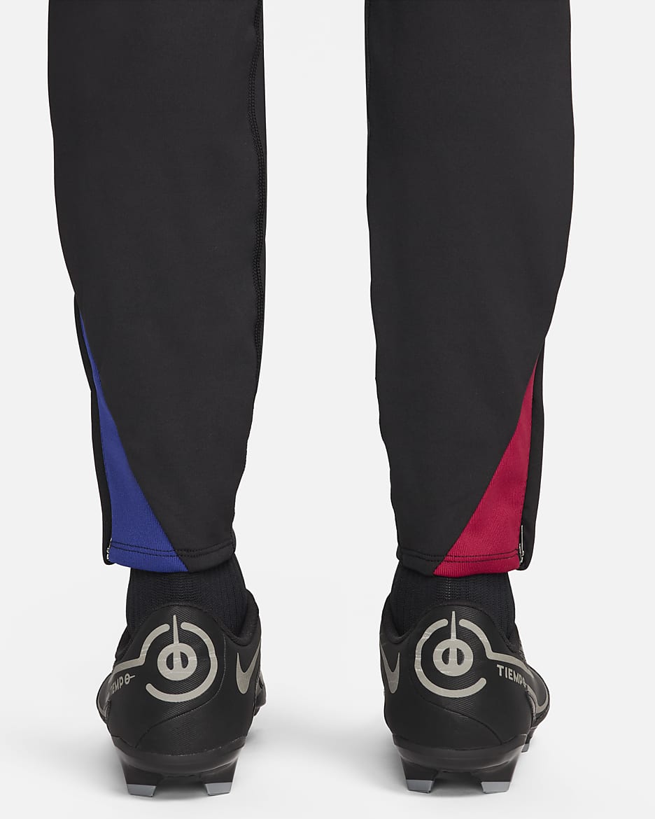 Pantalon de foot en maille Nike Dri-FIT FC Barcelona Strike pour homme - Noir/Noble Red/Deep Royal Blue/Light Orewood Brown