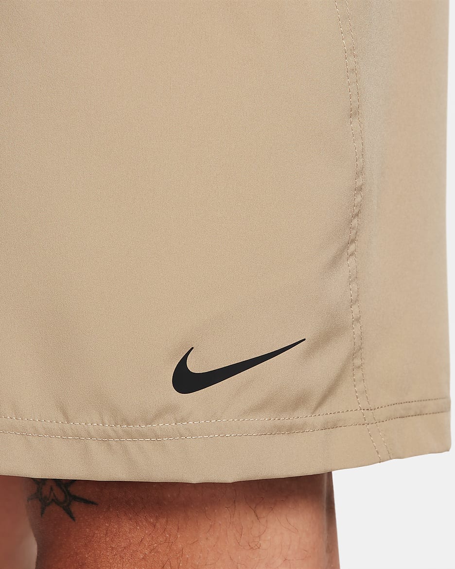 Shorts versátiles Dri-FIT de 23 cm sin forro para hombre Nike Form - Caqui/Negro