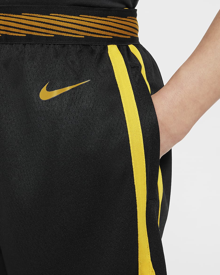 Golden State Warriors 2023/24 City Edition Pantalón corto Nike Dri-FIT Swingman de la NBA - Niño/a - Negro