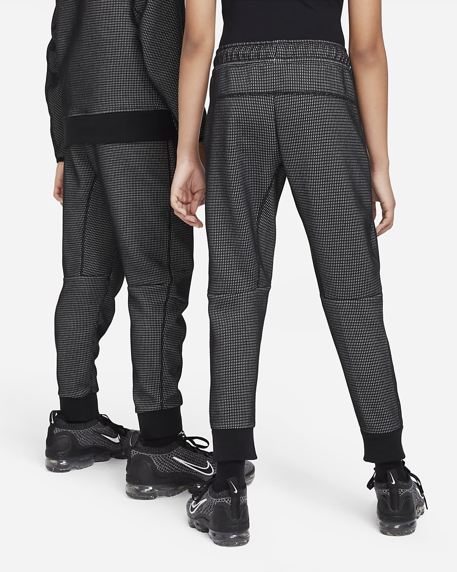 Nike Sportswear Tech Fleece Older Kids' (Boys') Winterized Trousers - Black/Light Smoke Grey/Black