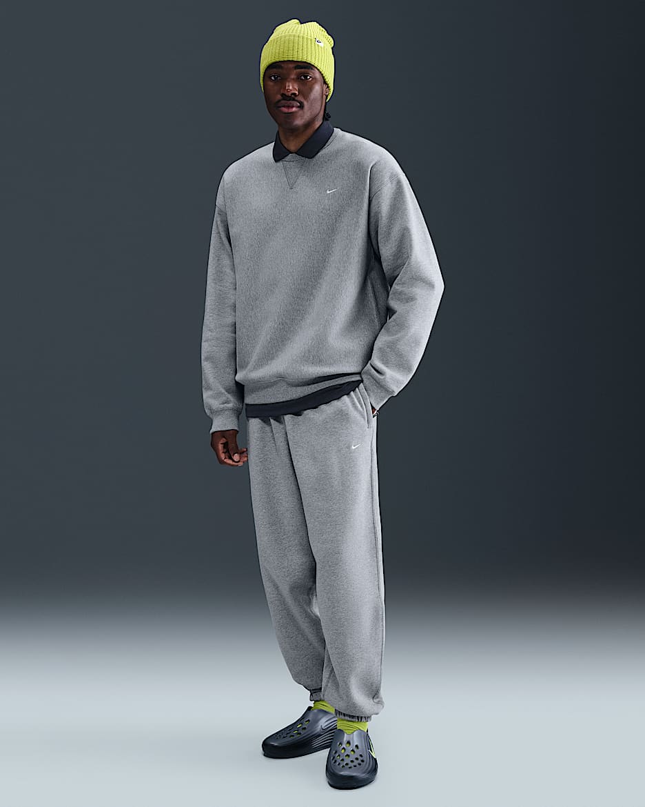 Nike Solo Swoosh Men's Cuffed Fleece Trousers - Dark Grey Heather/Light Smoke Grey/White