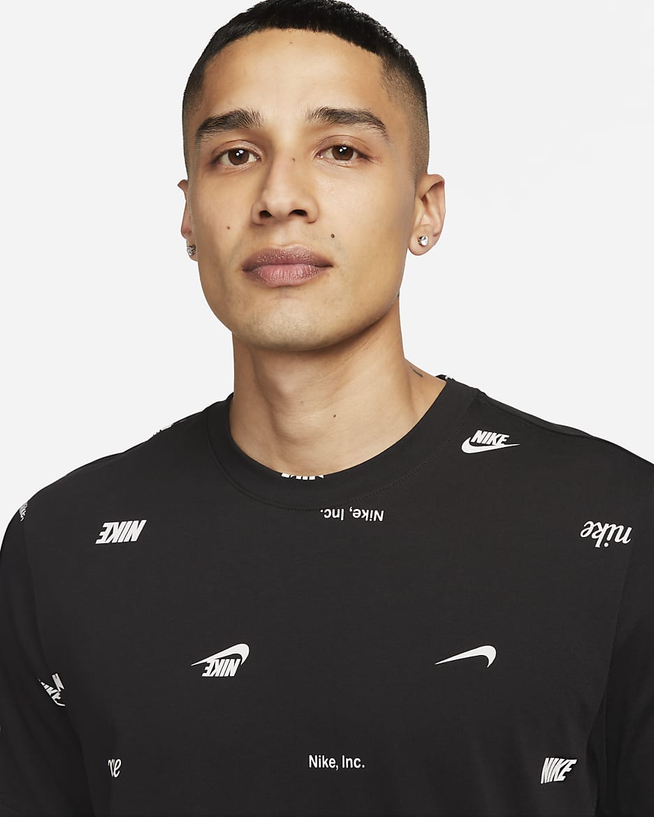 Playera con estampado en toda la prenda para hombre Nike Club - Negro