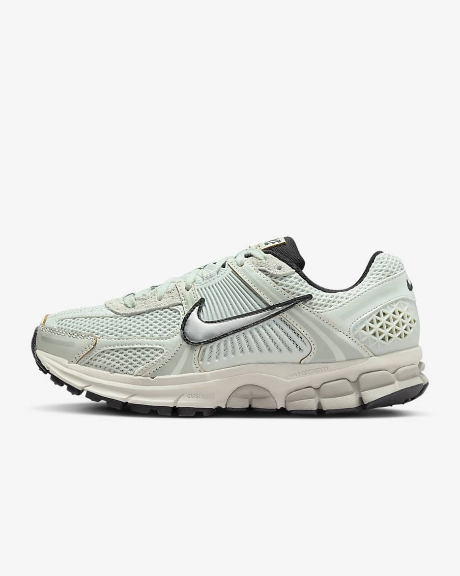 รองเท้าผู้หญิง Nike Zoom Vomero 5 - Light Silver/Light Bone/ดำ/Chrome