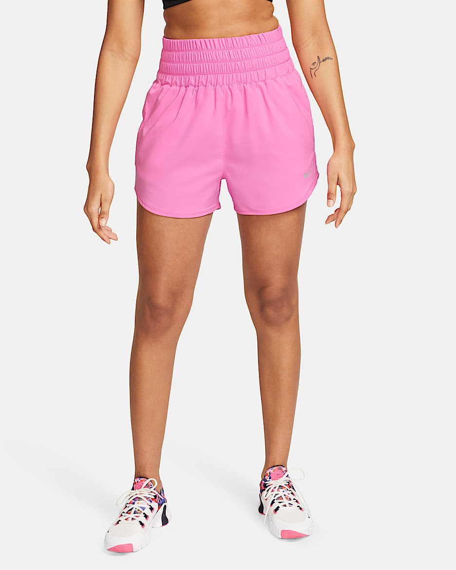 Shorts con forro de ropa interior Dri-FIT de tiro ultraalto de 8 cm para mujer Nike One - Rosa alegre
