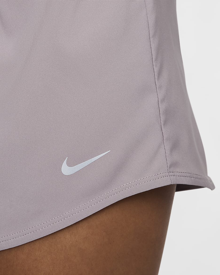 Shorts con forro de ropa interior Dri-FIT de tiro medio de 8 cm para mujer Nike One - Mena violeta claro